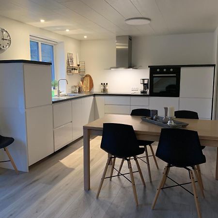 Spacious Apartment On N.P.Gota 8A, Klaksvík المظهر الخارجي الصورة